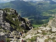 82 Scendendo nel canalone lo scosceso impegnativo Sentiero dell'Amicizia